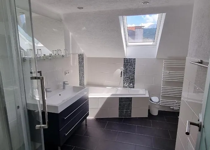 Zum Rassen 3* גרמיש-פרטנקירכן